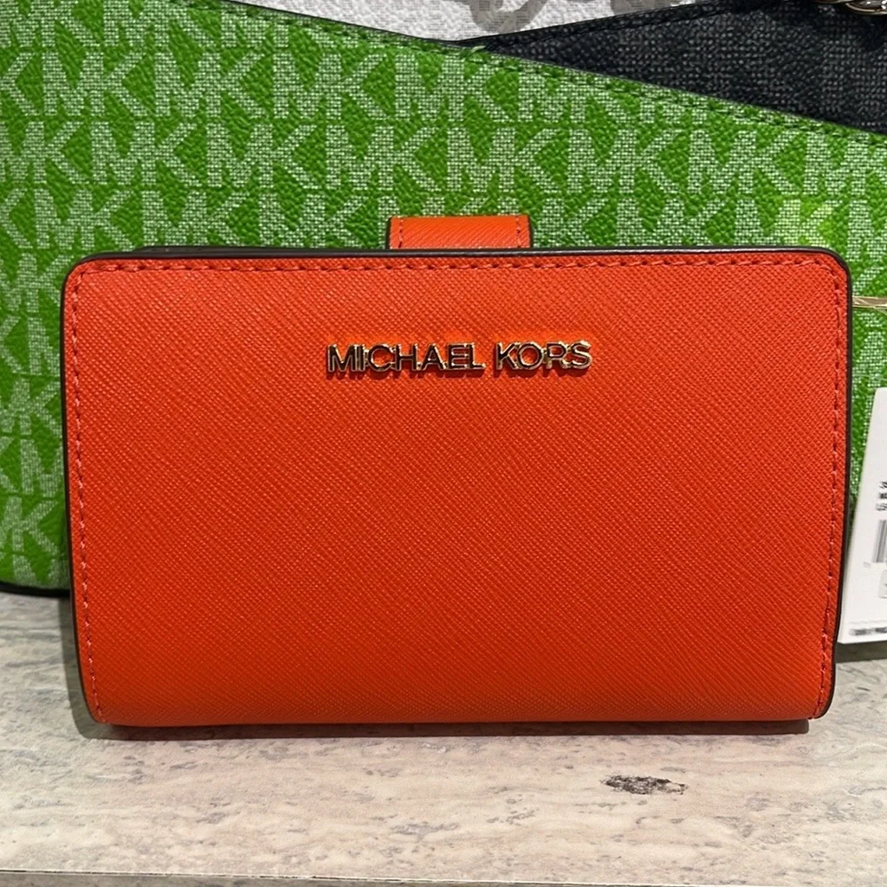 Michael Medium Crossgrain Leather Bifold Wallet Red Clay  NWT